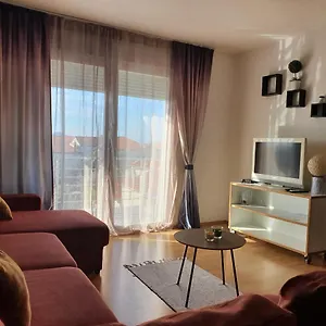 Cozy Two-bedroom Apartament
