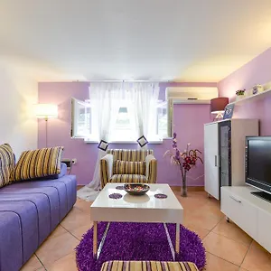 Mirana With Garden And Free Parking Apartament