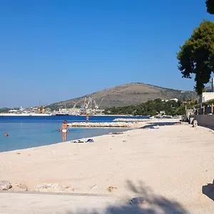 https://apartments-fabjanac.hotels-in-trogir.com