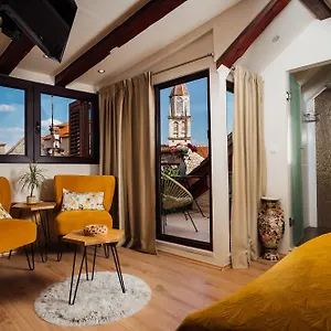 Old Town Stars With Free Parking 4* Trogir
